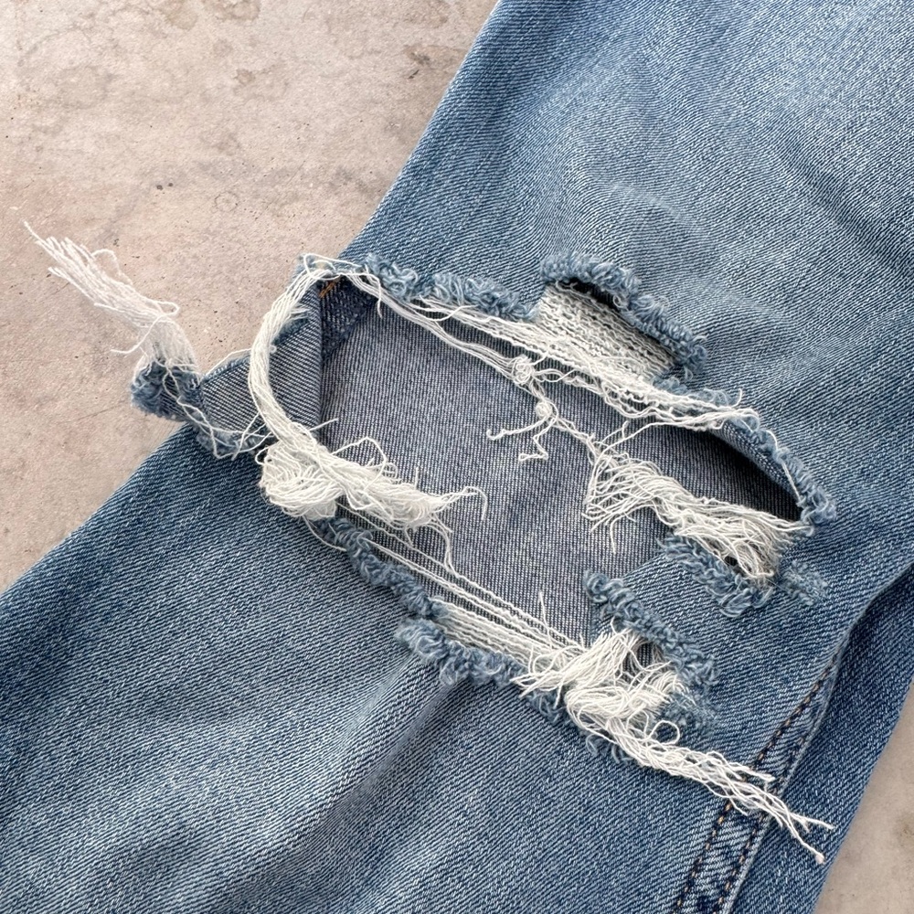 Hollister Distressed Curvy High Rise Flare Size 8/29S - Picture 10 of 10